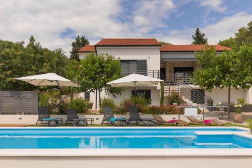 Villa Toni — 4-Star Luxury Hotel in Sibenik, Croatia