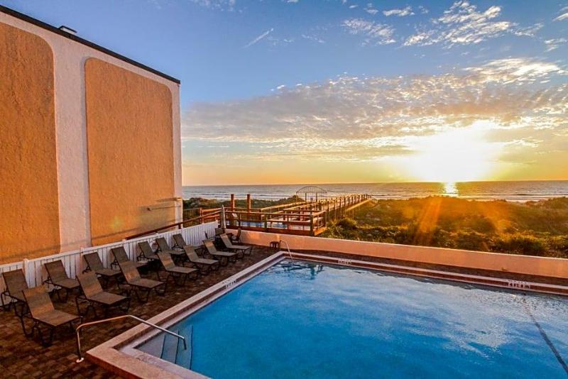 Beacher's Lodge Oceanfront Suites - featured photo
