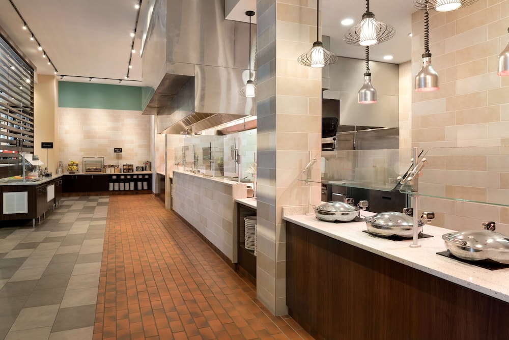 Embassy Suites by Hilton Chicago Naperville - photo 17
