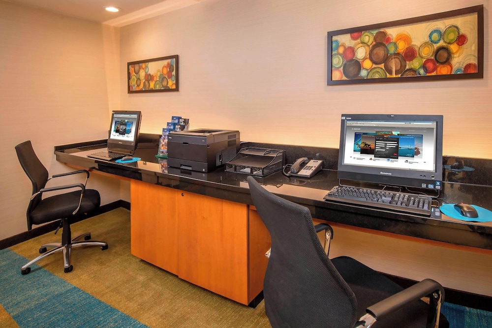 Fairfield Inn & Suites by Marriott Frederick - photo 14