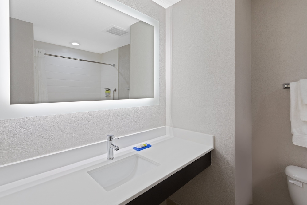 Holiday Inn Express & Suites Lake Placid by IHG - photo 39