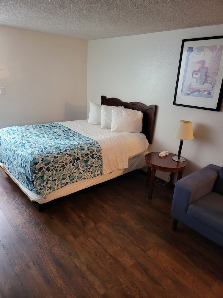 Smokey Point Motor Inn - photo 34