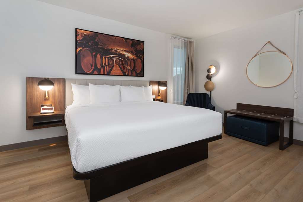 La Quinta Inn & Suites by Wyndham Galt Lodi North - photo 37