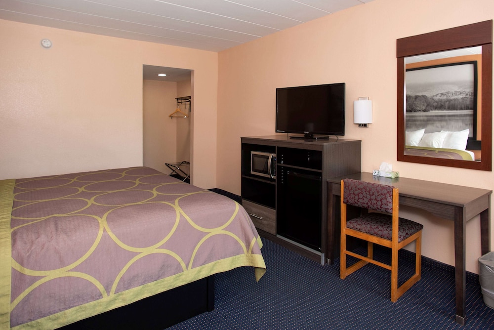 Super 8 by Wyndham Black Mountain - photo 9