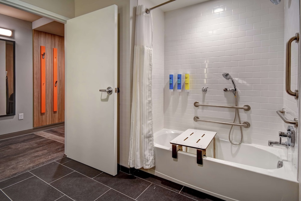 Tru by Hilton Raleigh Durham Airport - photo 25