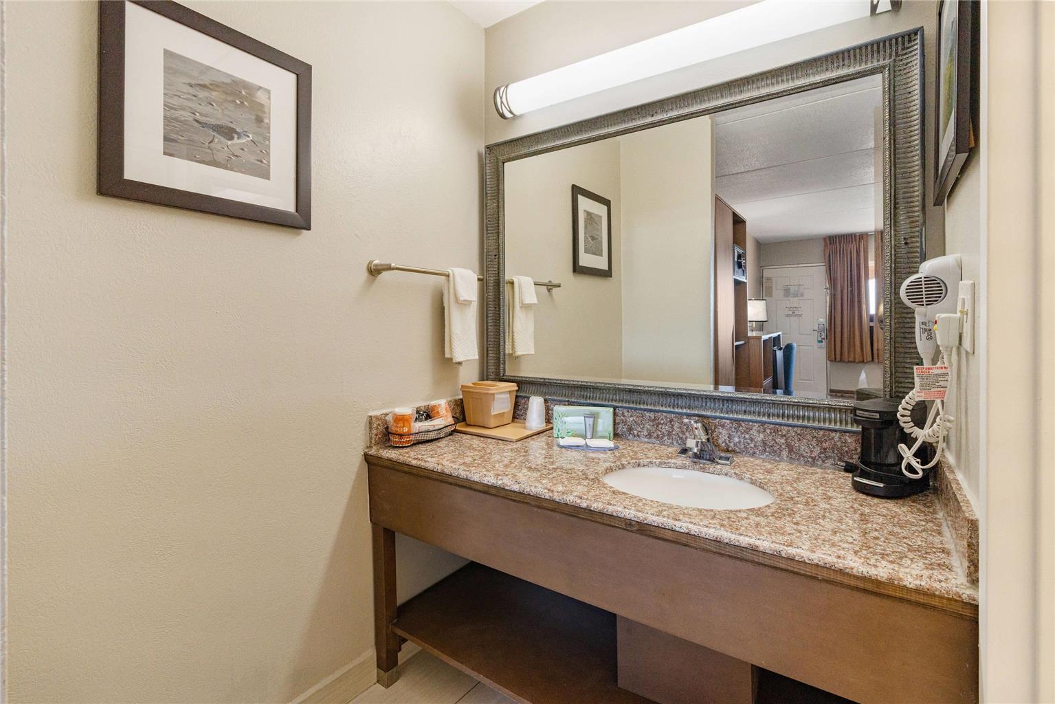 Clarion Pointe Galveston Beachfront - photo 23
