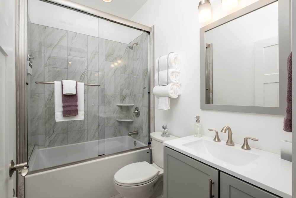 Downtown Brevard 5BR Retreat & Cyclists Dream — Brevard — photo 4