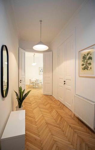 Chic 3BR Apt Near Fabrika By Wehost