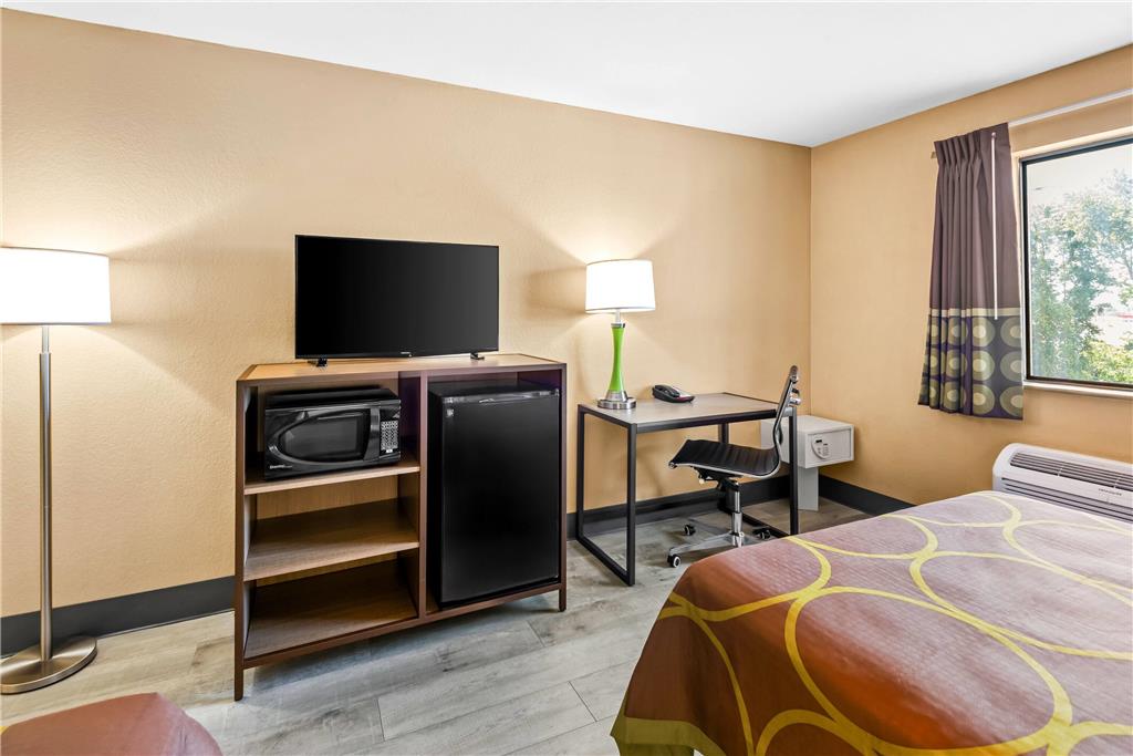 Super 8 by Wyndham Terre Haute - photo 18