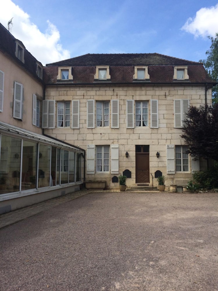 Hôtel des Cymaises — hotel in Semur-En-Auxois