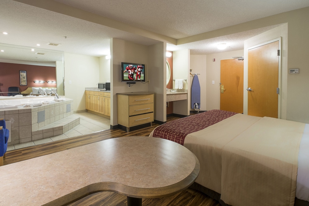 Red Roof Inn & Suites Philadelphia Bellmawr - photo 9