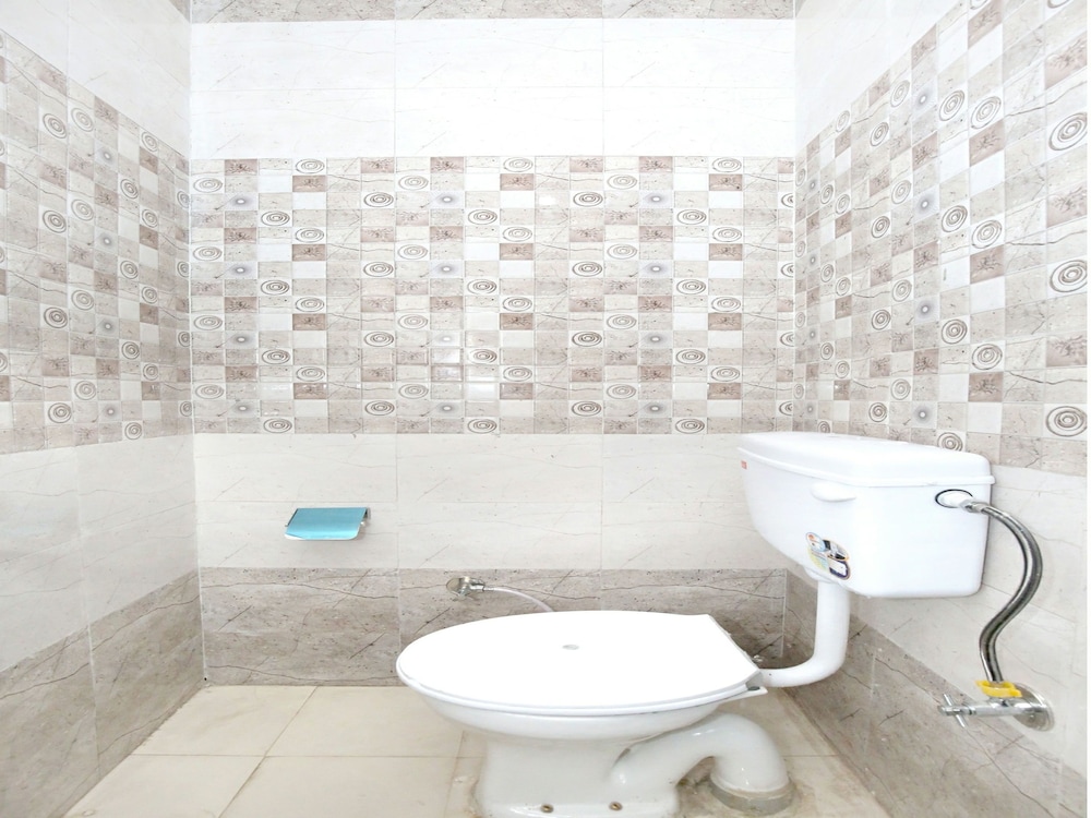 Oyo 11369 Hotel Noor