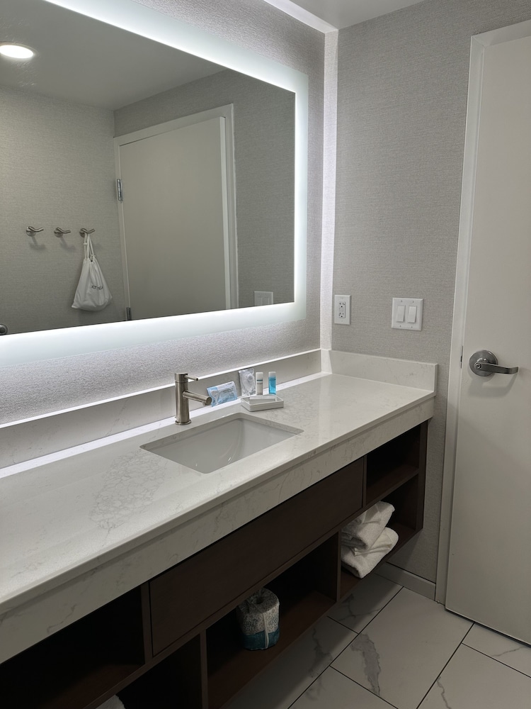 Hampton Inn Virginia Beach Oceanfront South - photo 47