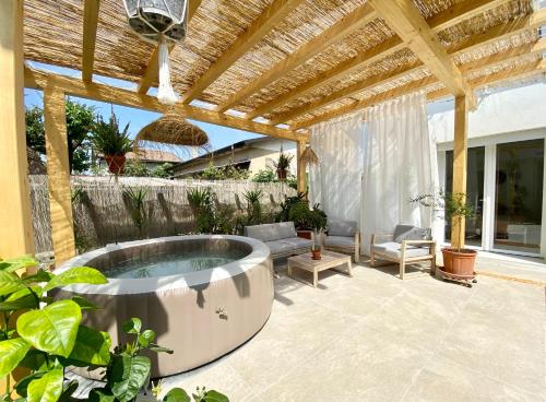 Pathos Guest House — 4-Star Luxury Hotel in Quarto D'altino, Italy
