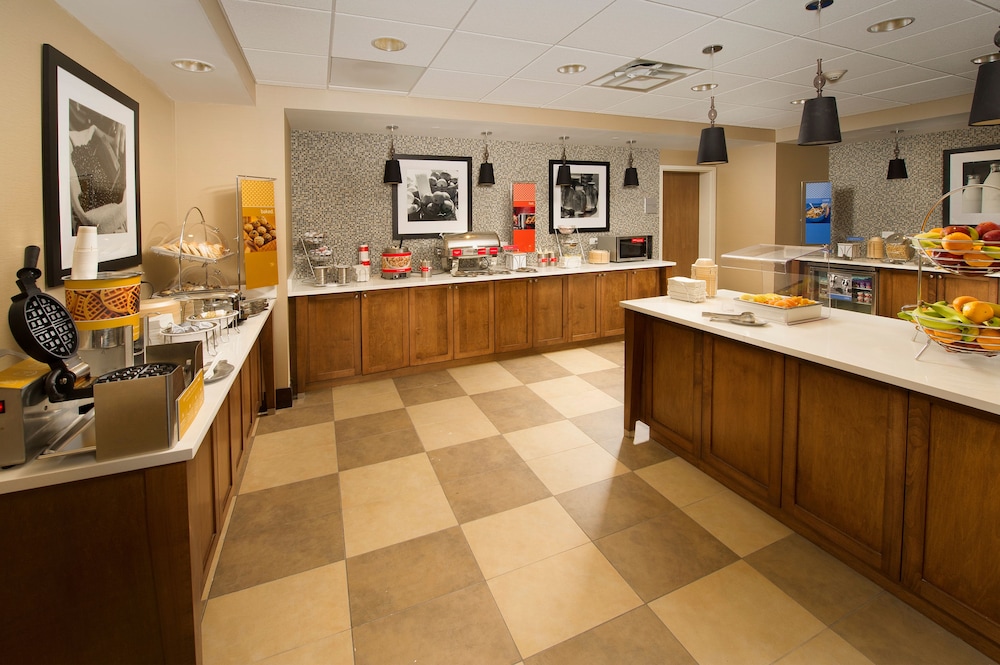 Hampton Inn & Suites Baltimore Woodlawn - photo 40