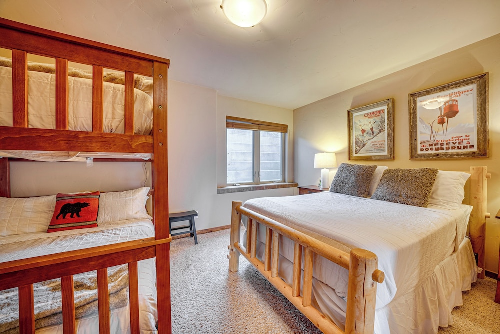 6 Mi to Winter Park Resort Townhome with Hot Tub - photo 21
