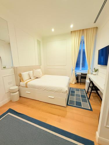 Raffaella Home — 4-Star Luxury Hotel in Naples, Italy