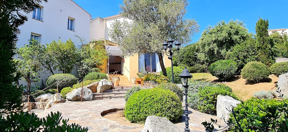 Hotel Cala Di L Oru — L Ile Rousse
