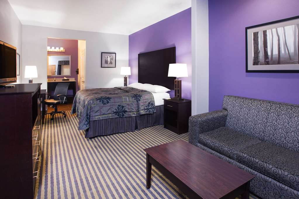 Super 8 by Wyndham Carthage TX - photo 11