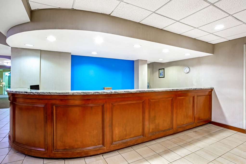 La Quinta Inn & Suites by Wyndham Stamford New York City - photo 12