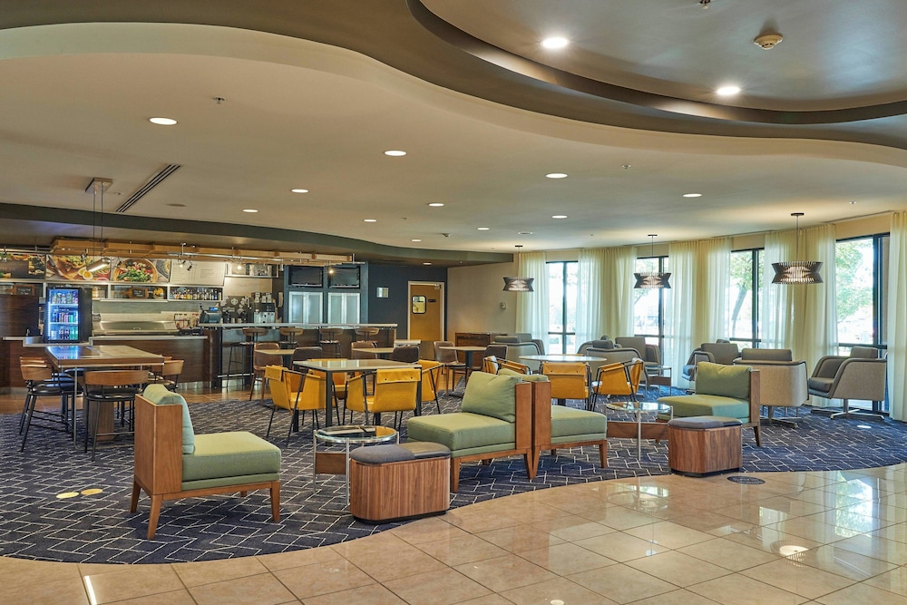 Courtyard by Marriott Medford Airport - photo 54