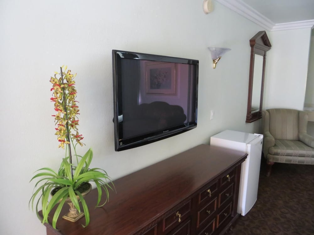 Azusa Inn Motel - photo 24