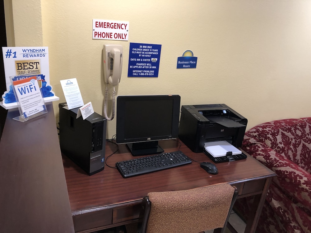 Days Inn & Suites by Wyndham Youngstown Girard Ohio - photo 28
