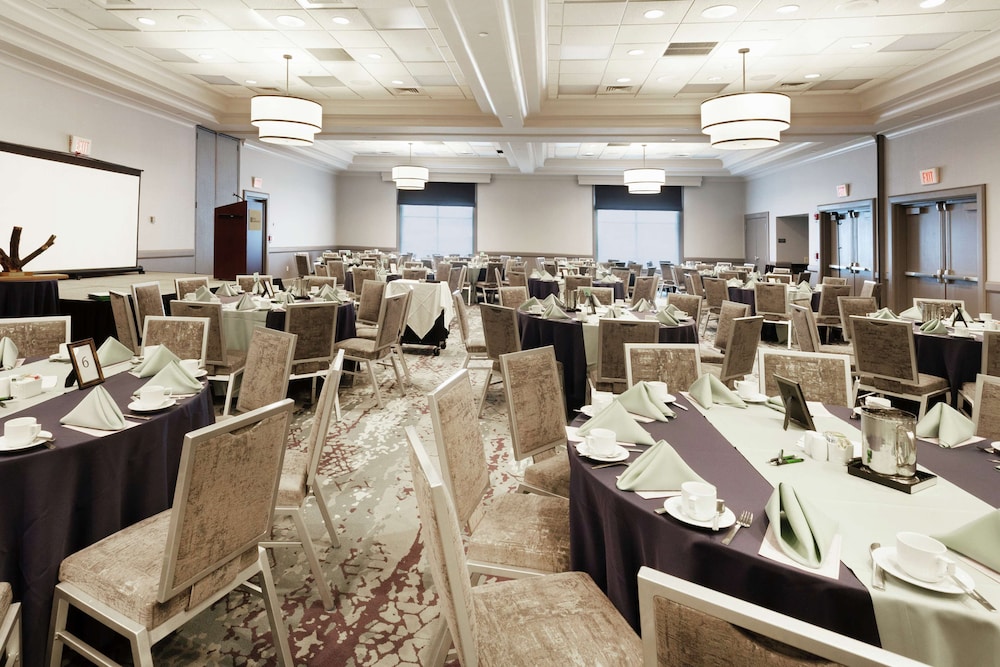 Hilton Garden Inn Chicago North Shore Evanston - photo 62