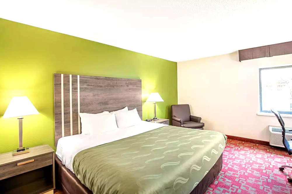 Norwood Inn & Suites Milwaukee - photo 4