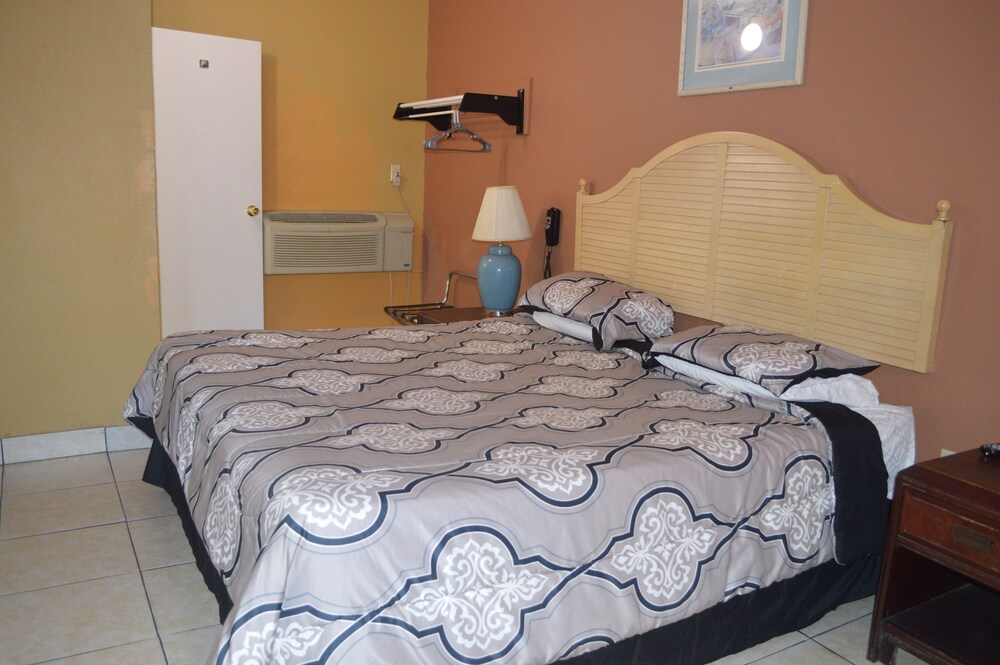 Tarpon Inn - photo 8