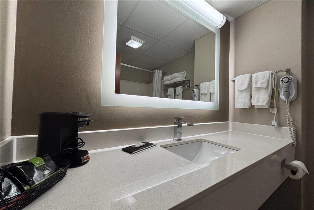 Super 8 by Wyndham Grayville - photo 18