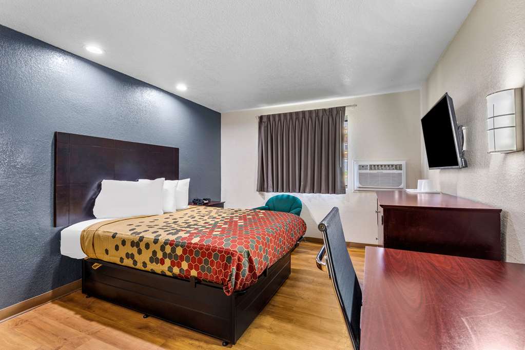 Econo Lodge Akron Copley Northwest - photo 13