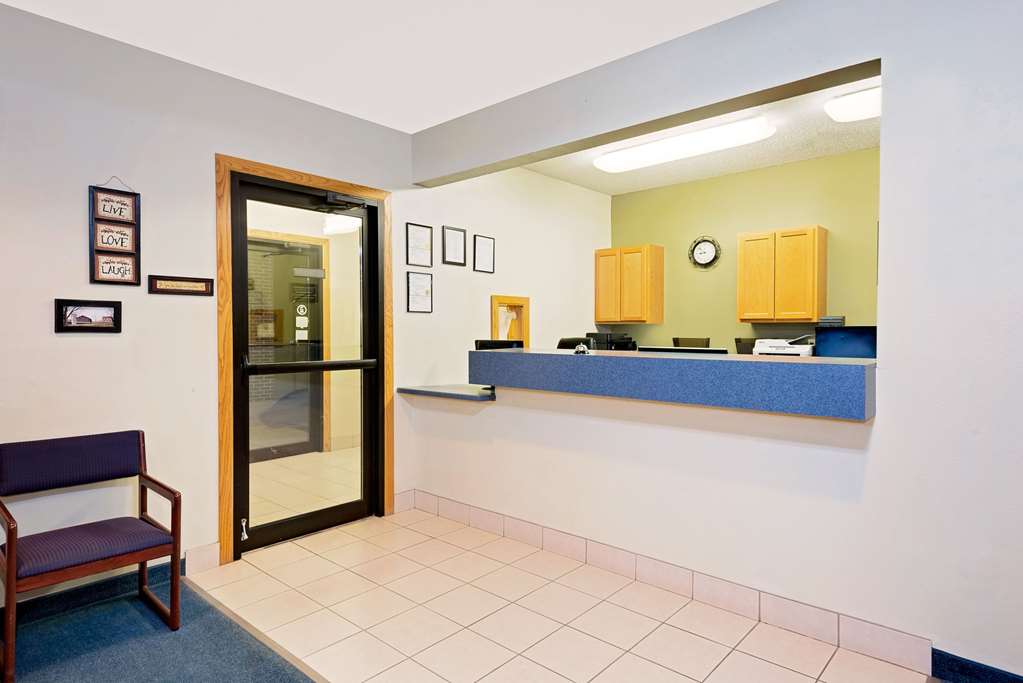 Super 8 by Wyndham Emmetsburg - photo 5