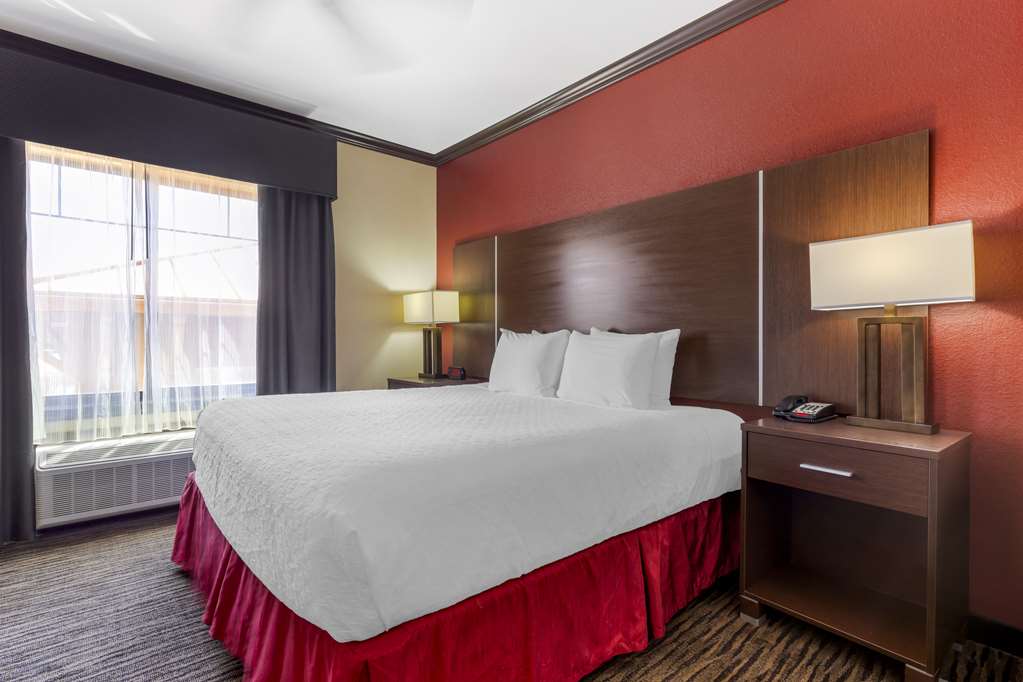 Best Western Plus Classic Inn & Suites - photo 21