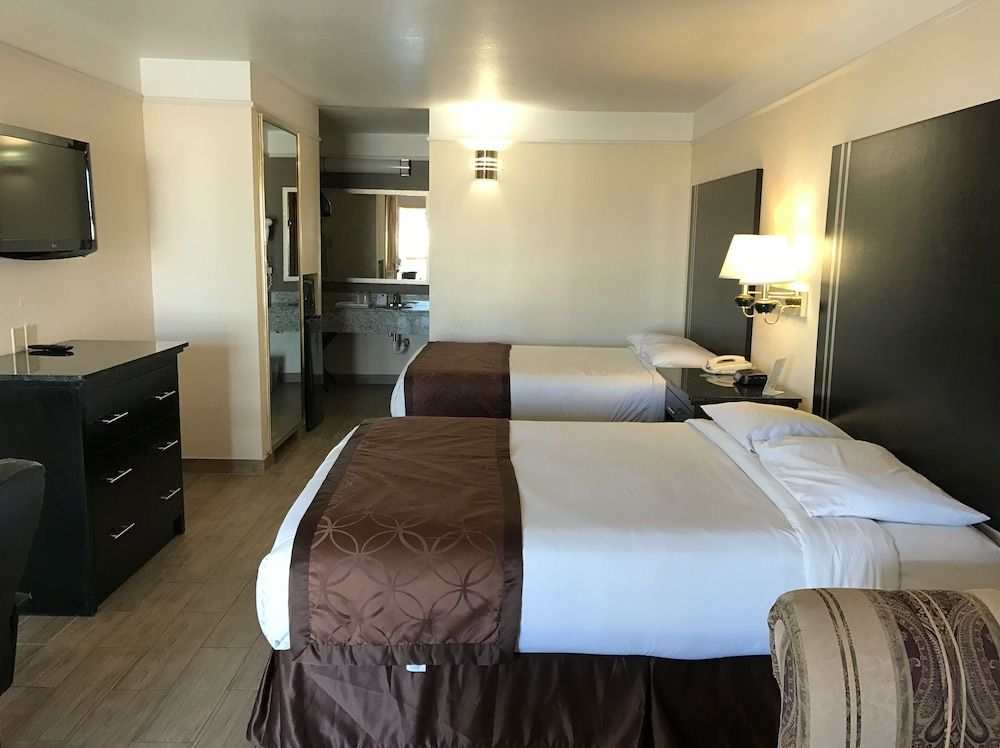 Texas Inn & Suites - photo 7