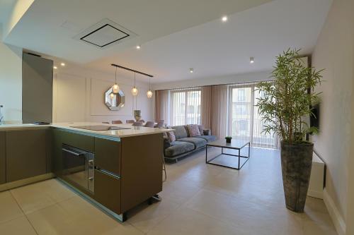 Stylish 3 Bed Partial Seaview — 4-Star Luxury Hotel in San Giljan, Malta