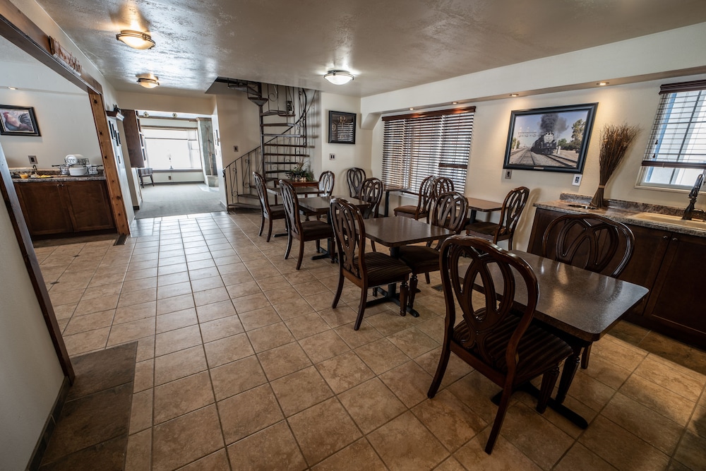 Clover Creek Inn - photo 19