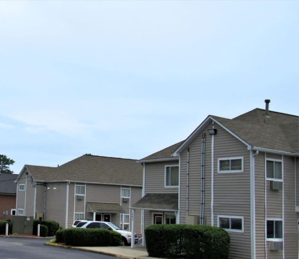 InTown Suites Extended Stay Atlanta GA Forest Park - photo 13