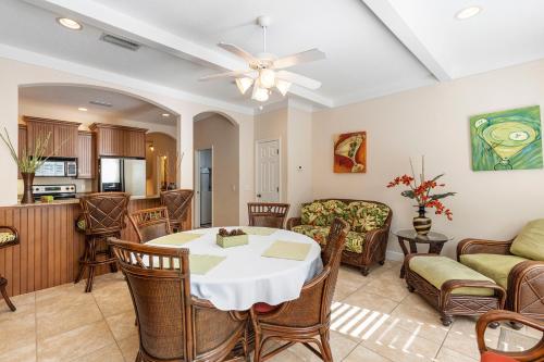 Siesta Avenida Townhome 5208 - featured photo