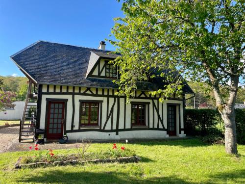 Maison Normande Avec Grand Jardin Proche de la Mer Et de Paris