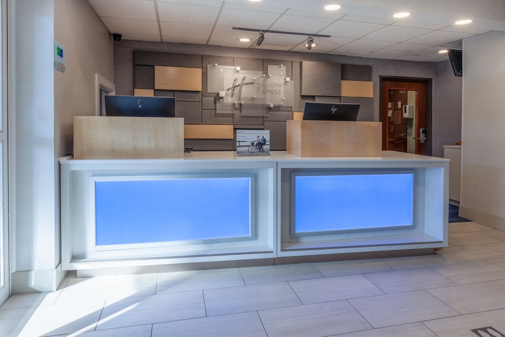 Holiday Inn Express Hotel & Suites Woodhaven by IHG - photo 63