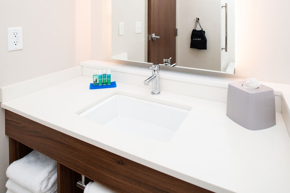 Holiday Inn Express & Suites Ottumwa by IHG - photo 27