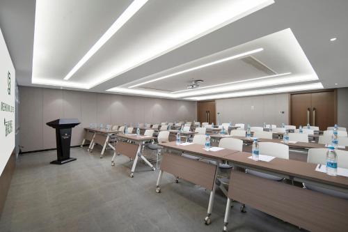 Meihao Lizi Hotel Taizhou Pozi Street Old Street Store — 4-Star Luxury Hotel in Taizhou, People's Republic of China