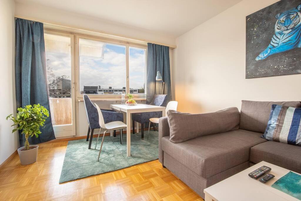 Special BLUE TIGER Apartment Basel Messe Kleinbasel 10 STAR — 4-Star Luxury Hotel in Basel, Switzerland