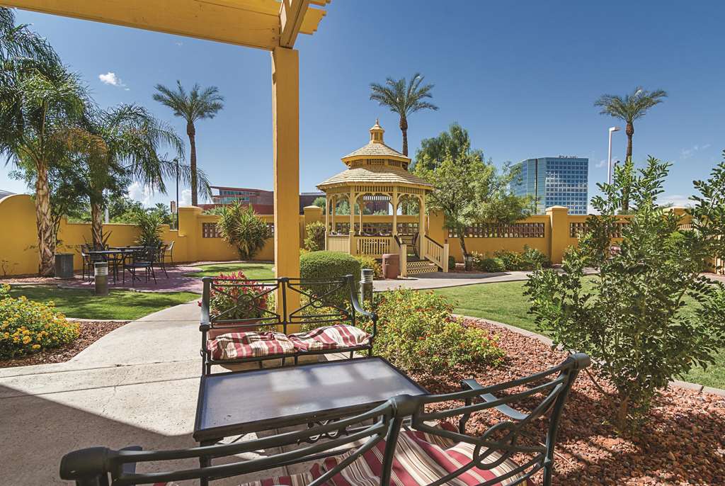 La Quinta Inn & Suites by Wyndham Phoenix Mesa West - photo 7