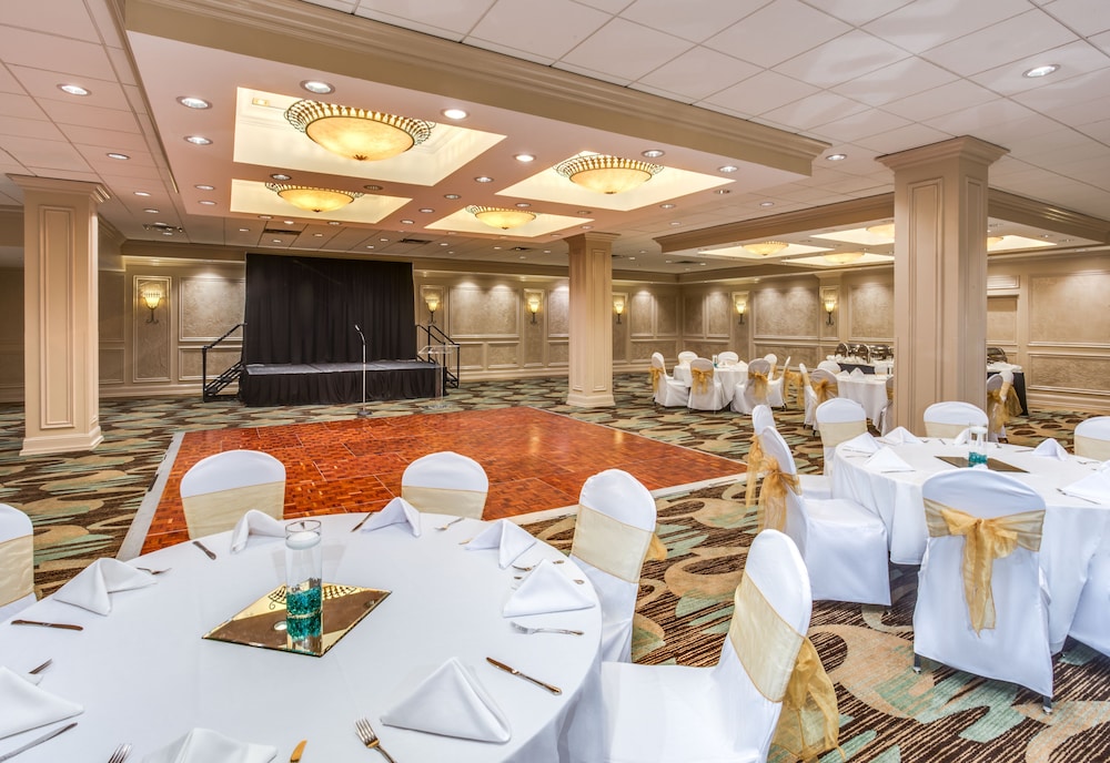 Crowne Plaza Executive Center Baton Rouge by IHG - photo 124