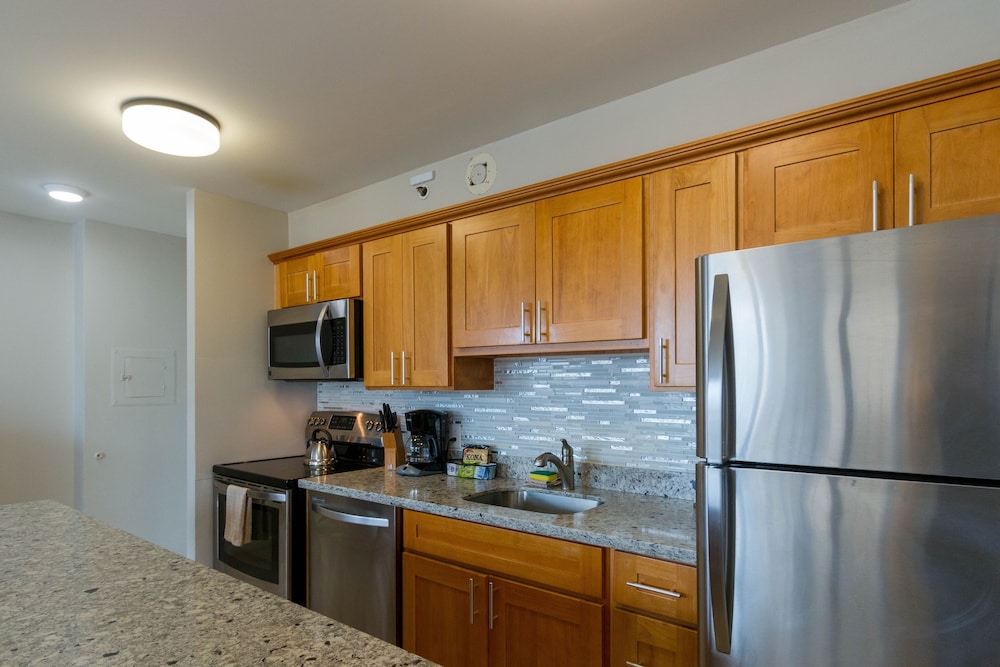 Waikiki Banyan High Level Condo with Private Lanai by Koko Resort Vacation Rentals - photo 39