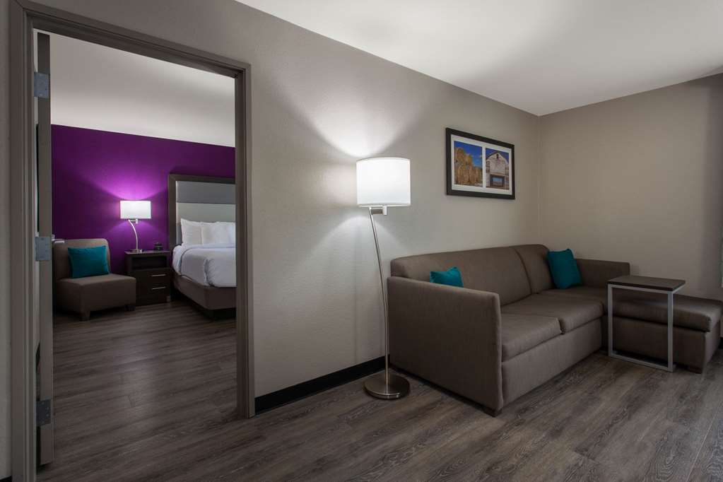 La Quinta Inn & Suites by Wyndham Effingham - photo 33