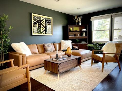 Private Oasis with Spacious Backyard - carbon neutral hotel in Matteson