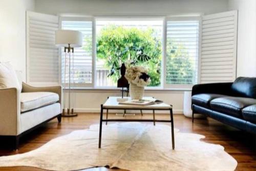 10 mins to SJC Fastest 2 Gigabit WiFI Open Floor BBQ Grill Fireplace Fenced Yard Pet Friendly in San Jose, United States